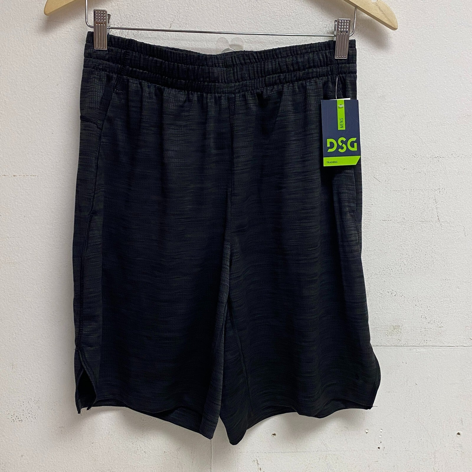 DSG Mens 9 in Novelty Textured Training Short Pure Black/Asphalt DAM20114N