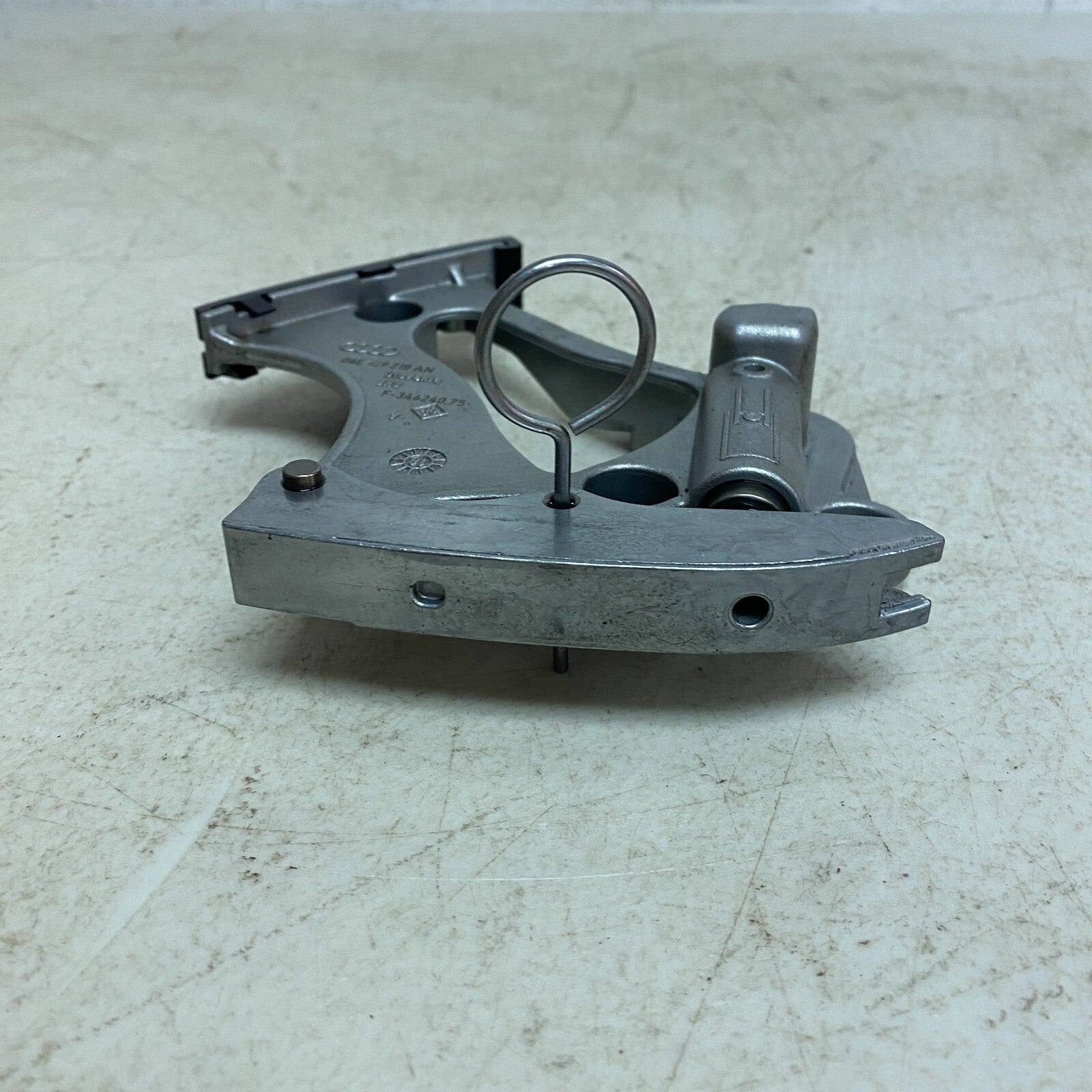 Audi 3.0T Right Timing Chain Tensioner Fit For VW Touareg AUDI A4 Q5 Q7 06E 109