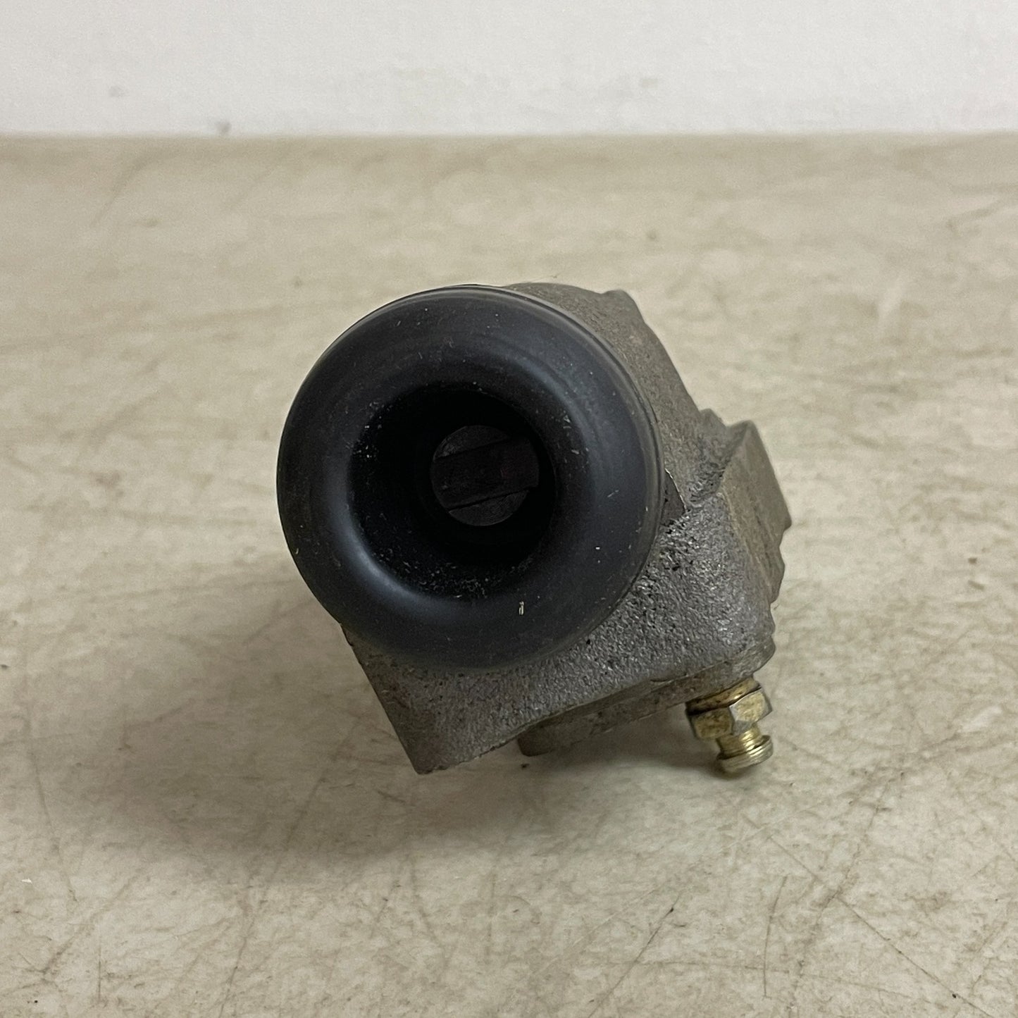 Carquest Wearever Drum Brake Wheel Cylinder 1-1/8" Bore Silver WCA8852