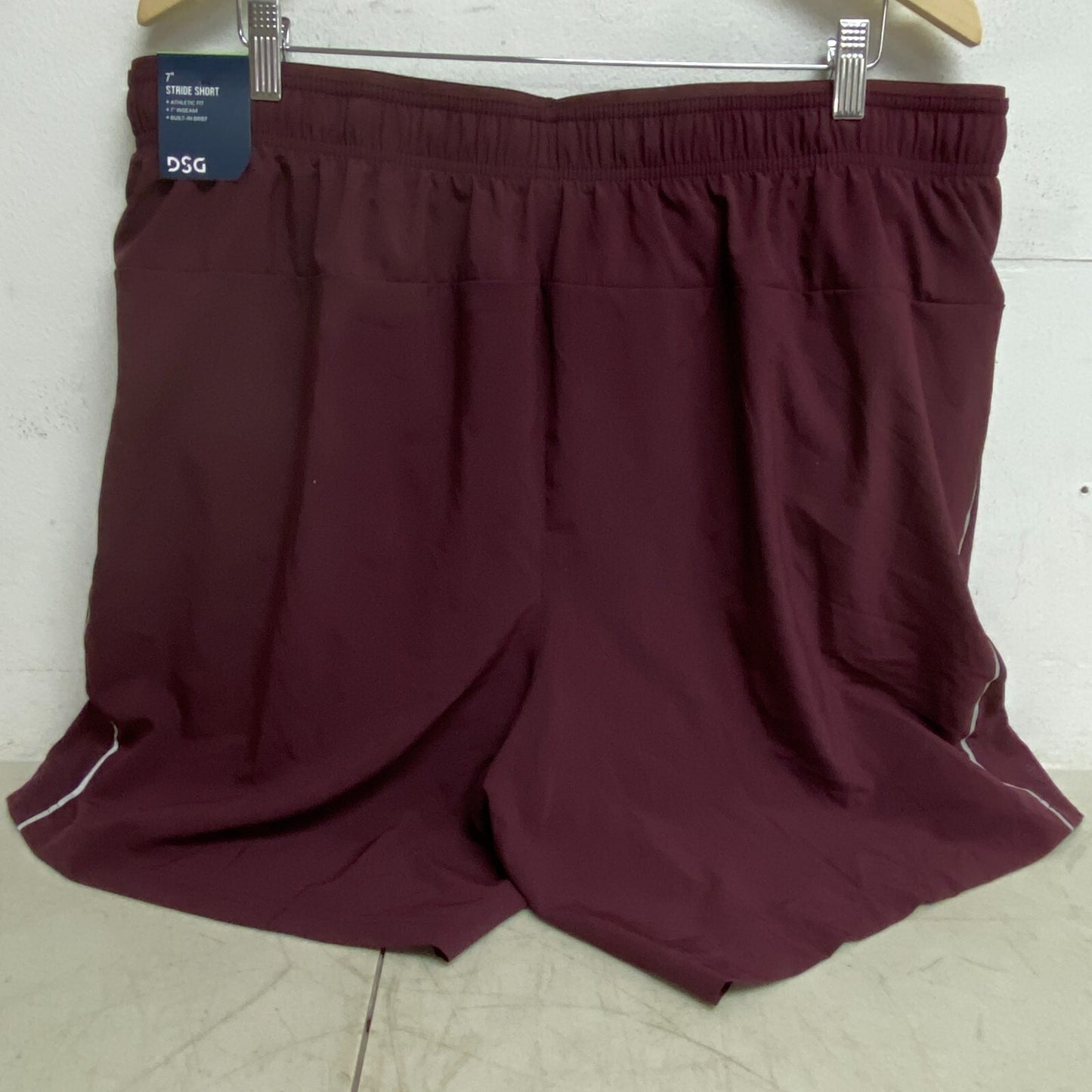DSG Men's 7" Stride Run Short Team Burgandy DAM21202 RAND NEW