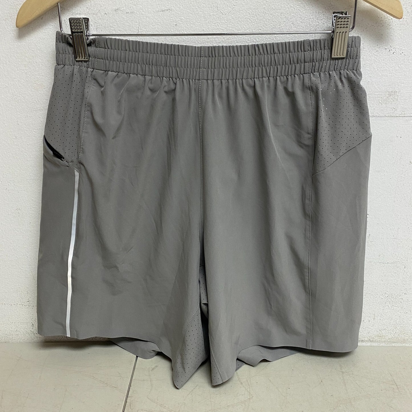 VRST Men's 7â Accelerate Relaxed Running Brief Short Silver Shadow MAX2315057