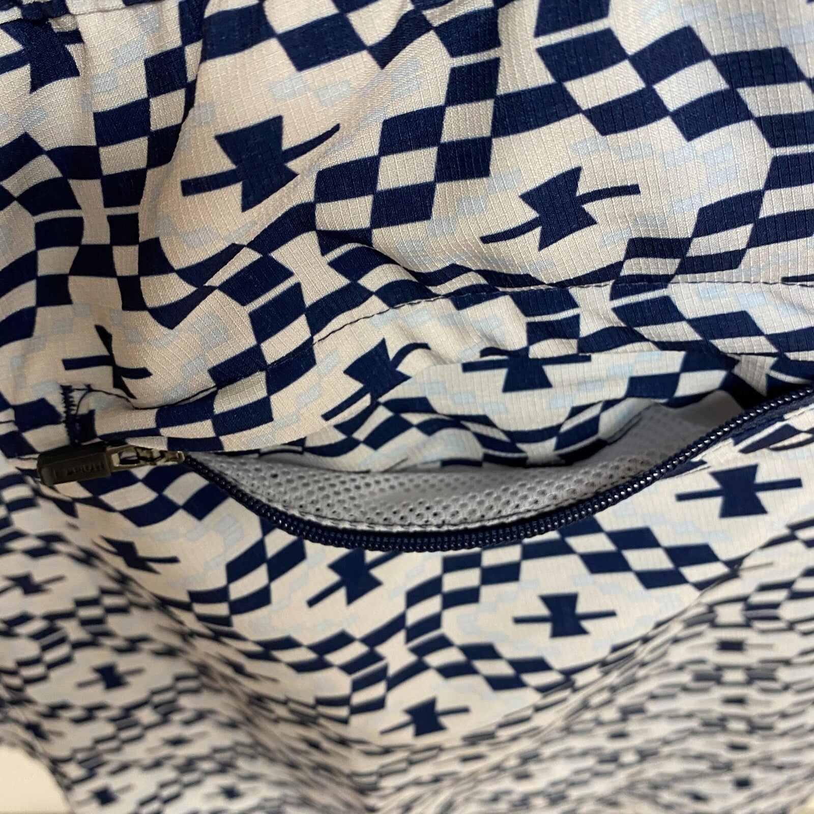 Alpine Design Menâs Active 5â Pull On Short White / Geo Print ADM13801P