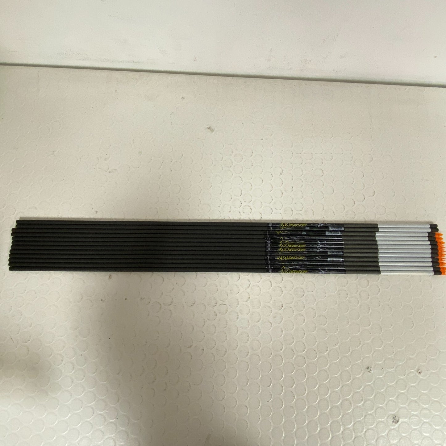 Carbon Express Mutiny Arrow Shaft Size 350 Carbon 12 Pack