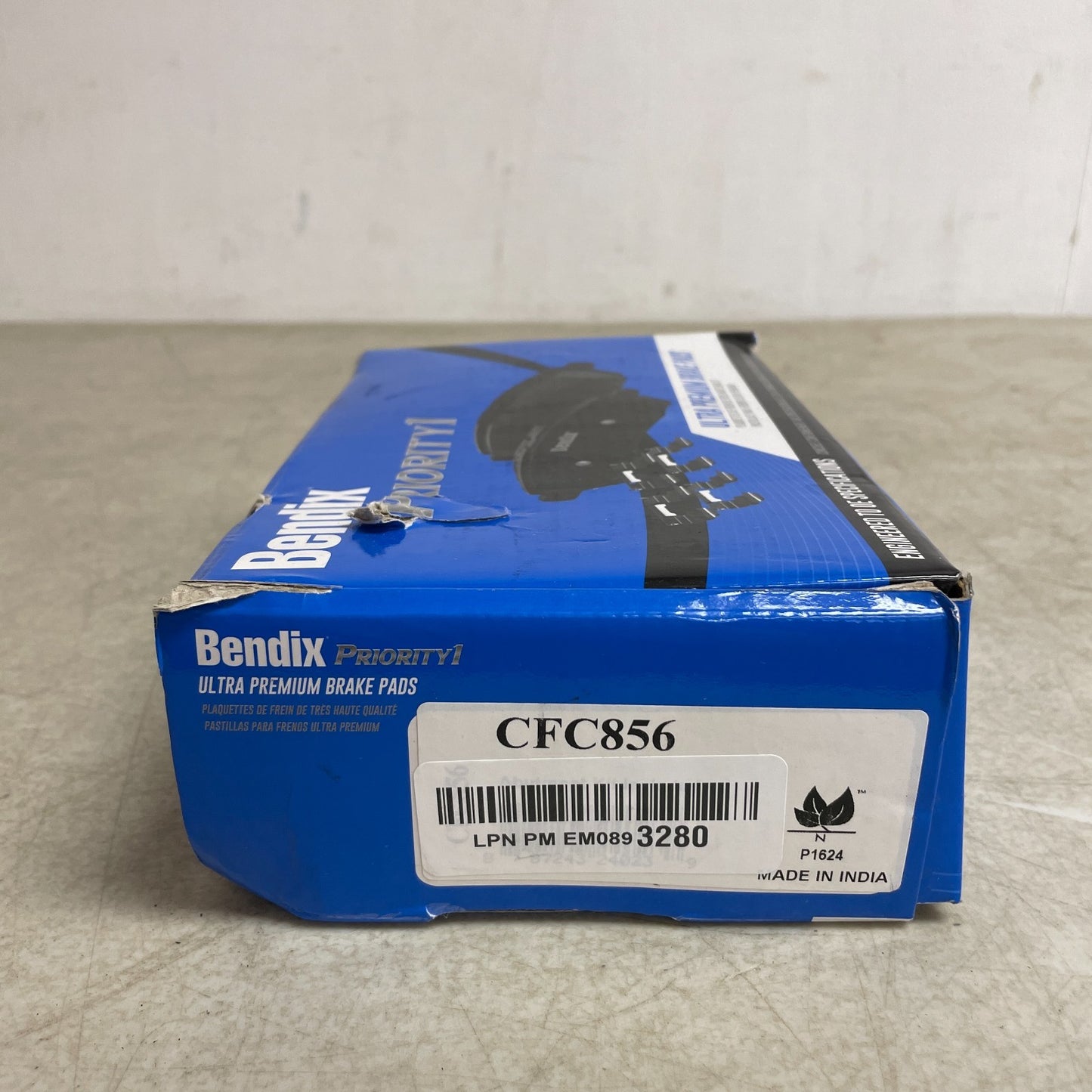 Bendix CFC856 Ceramic Front Brake Pads w Hardware Fits Chrysler Dodge Jeep 01-08
