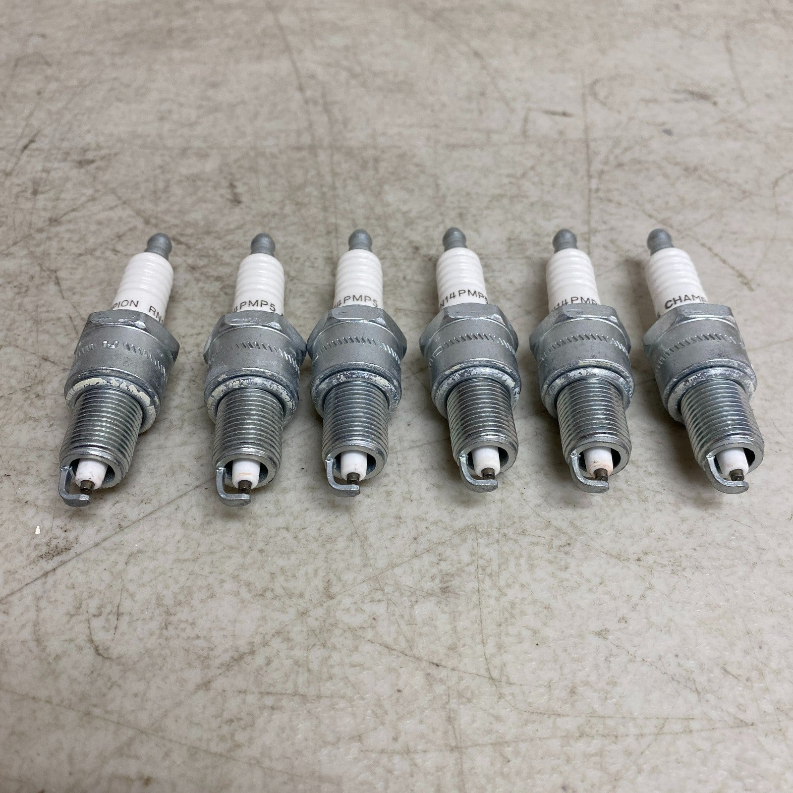 Champion RN14PMP5 Double Platinum Spark Plug 7031 for 1992–1999 Dodge Viper