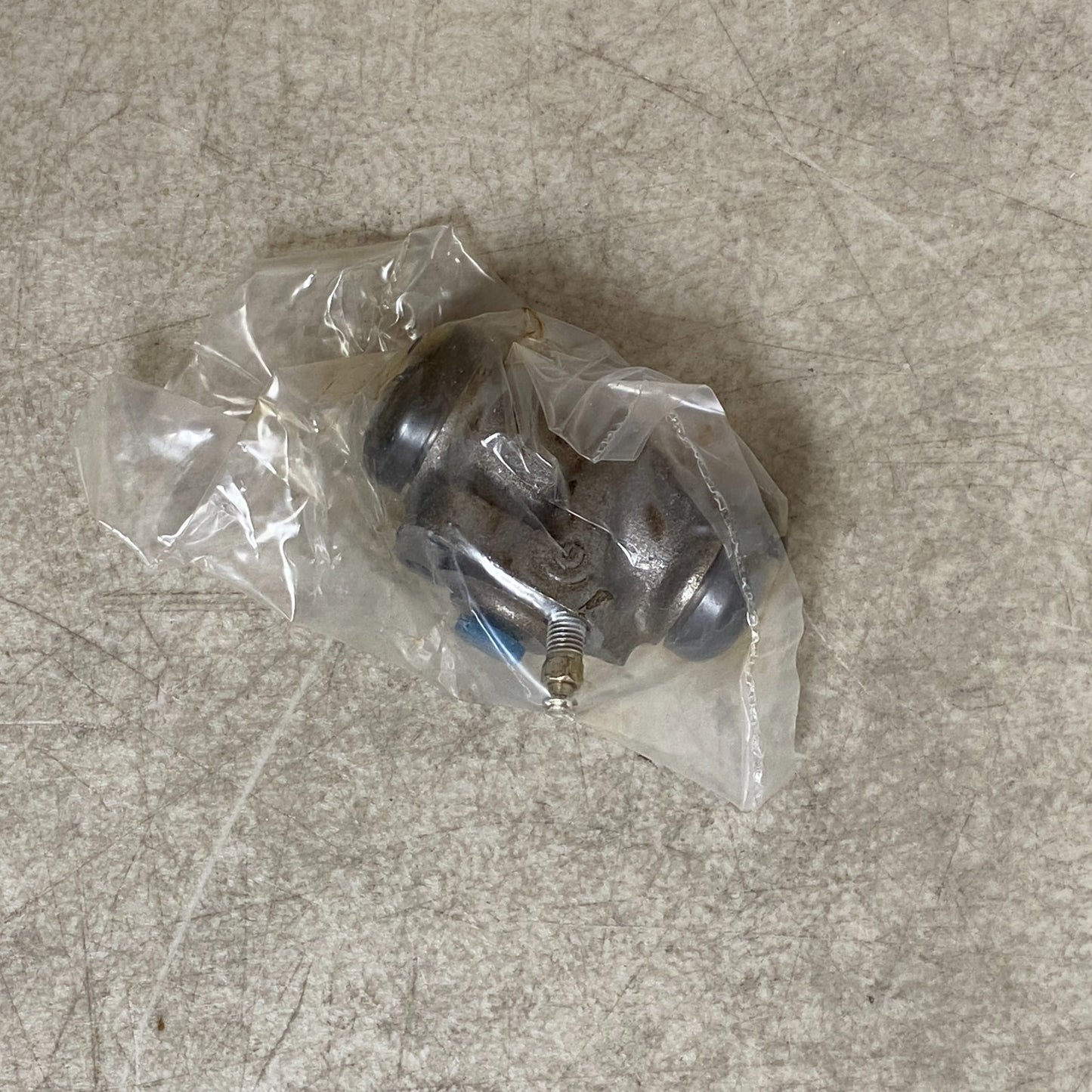 DORMAN W37638 Front Disc Brake Wheel Cylinder 1981-1987 Isuzu Pickup Passenger