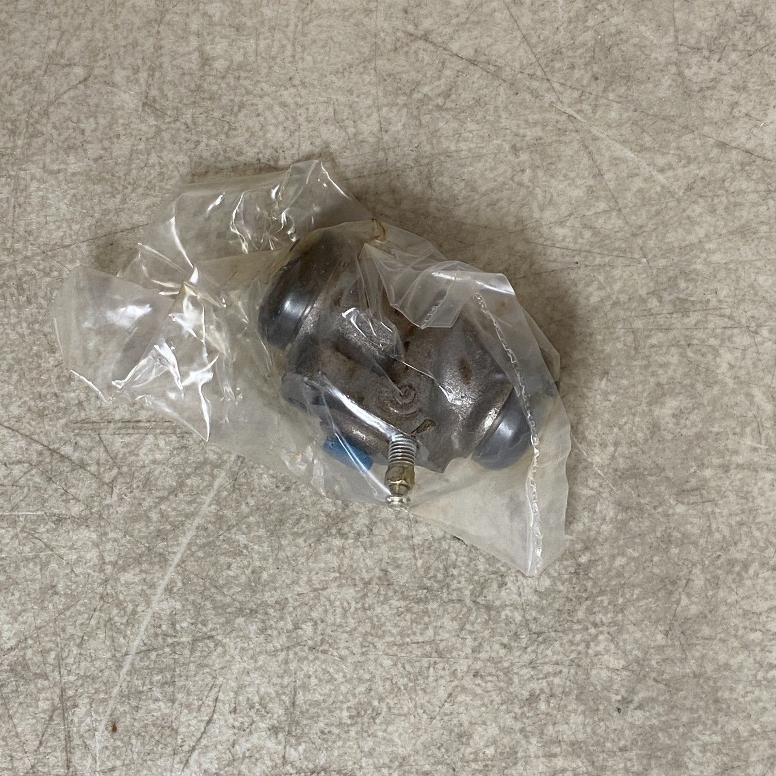 DORMAN W37638 Front Disc Brake Wheel Cylinder 1981-1987 Isuzu Pickup Passenger