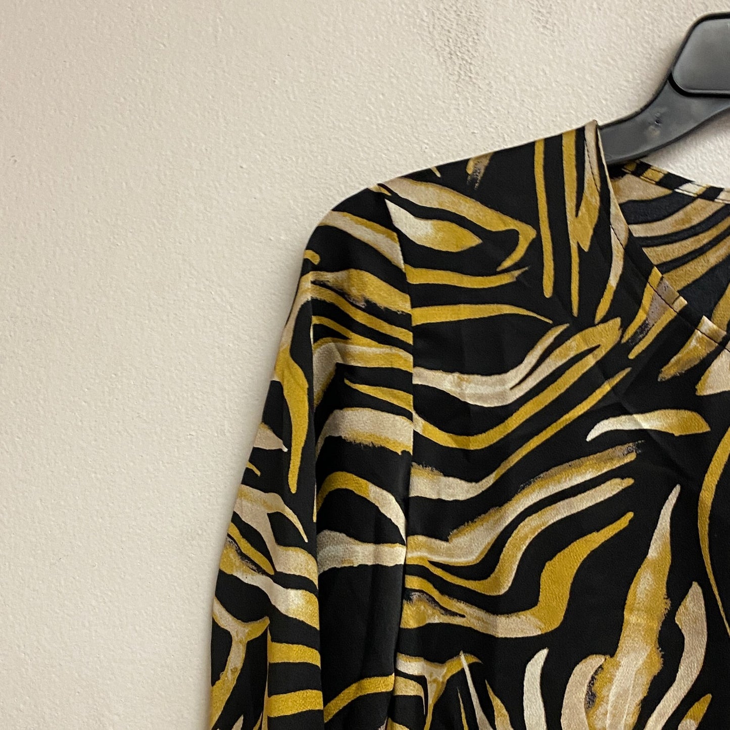 Black Label Women's Split Crew Neck Long Sleeve Size Small Color: Black Marigold