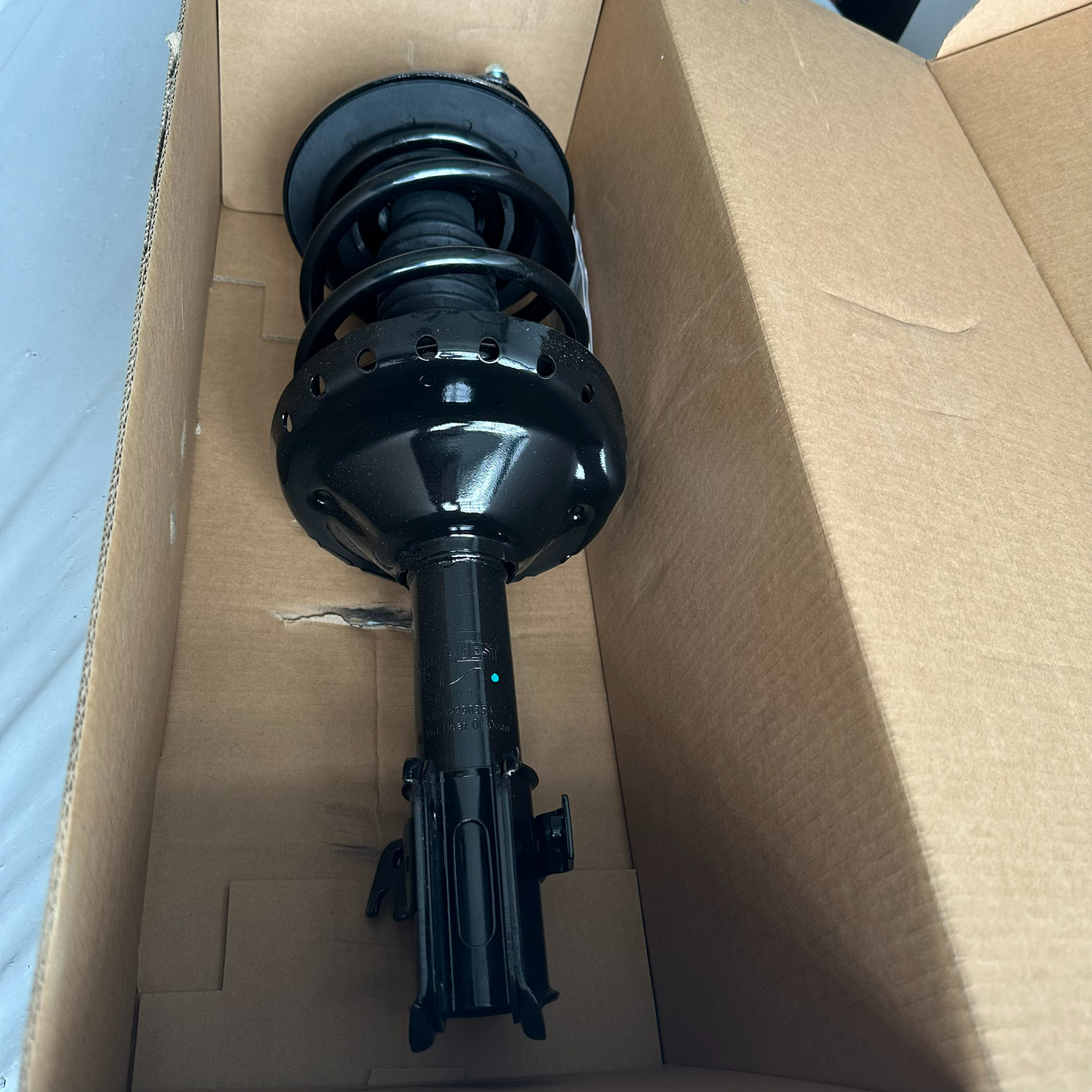 Carquest Premium 18-817111 Complete Strut Assembly Strut Spring & Mount