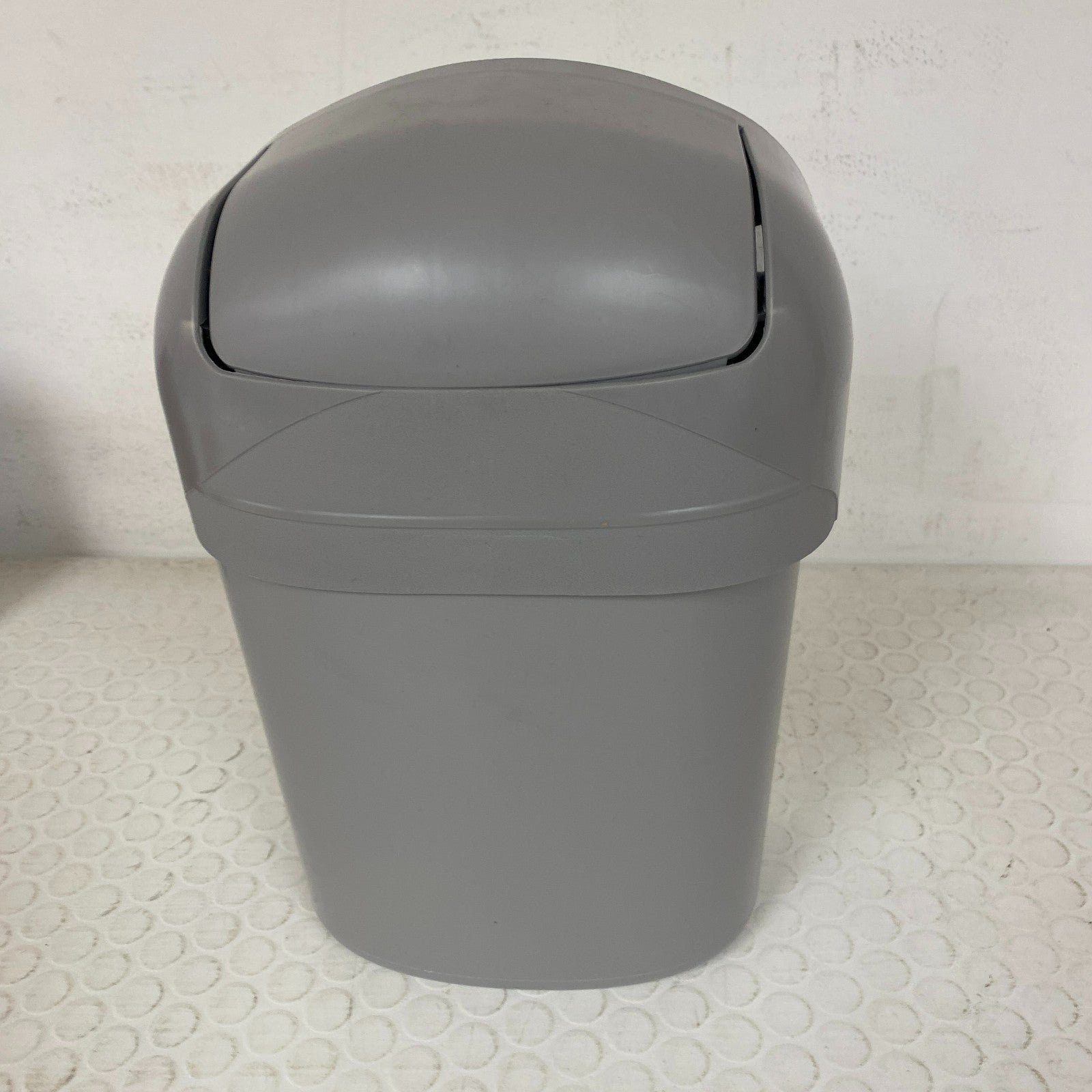 Camco Cabinet Mount Trash Can 5-Quart RV Boat Dorm Space Saver 43962