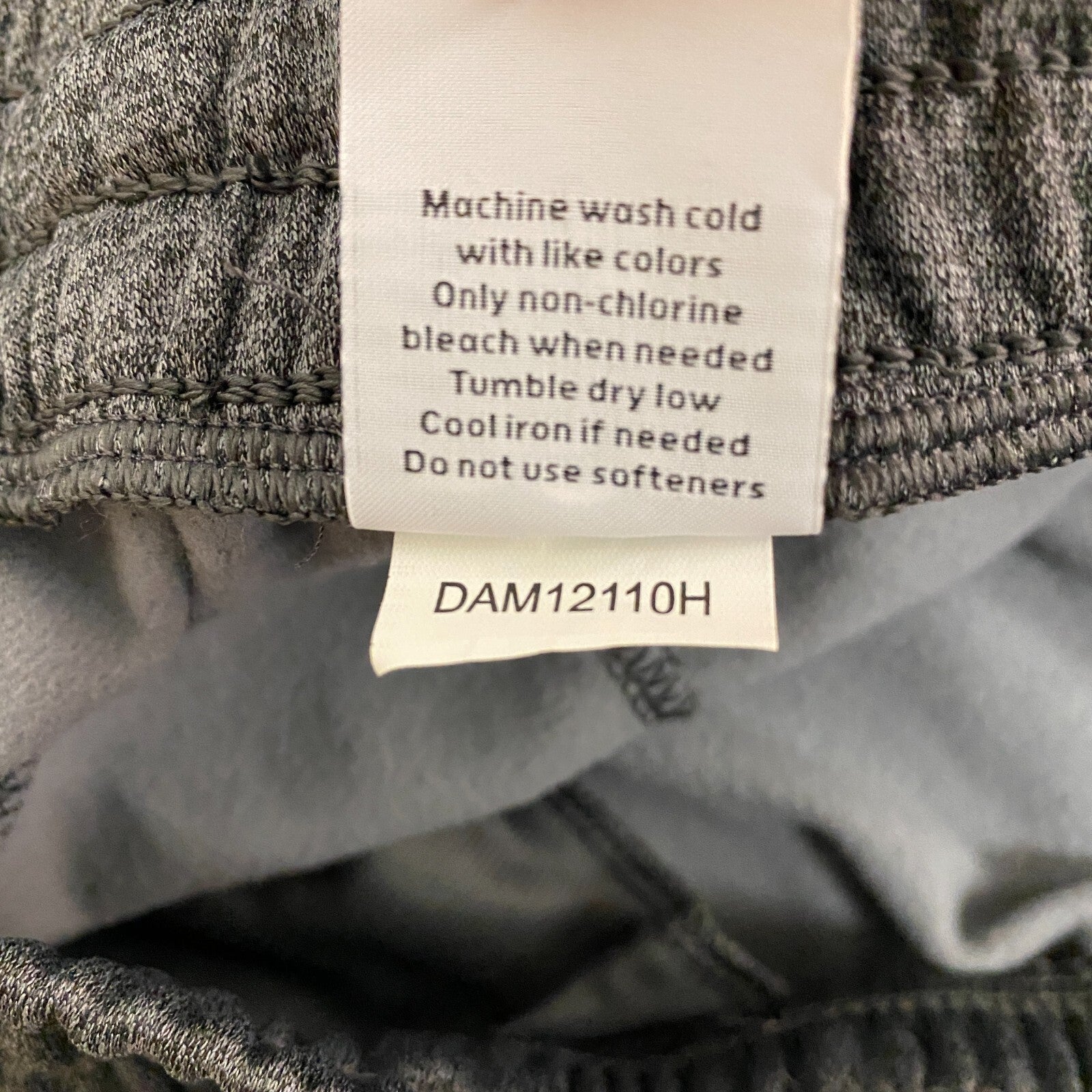 DSG Men's Training Tricot Taper Athletic Pants  Asphalt /Quiet Shade DAM12110H