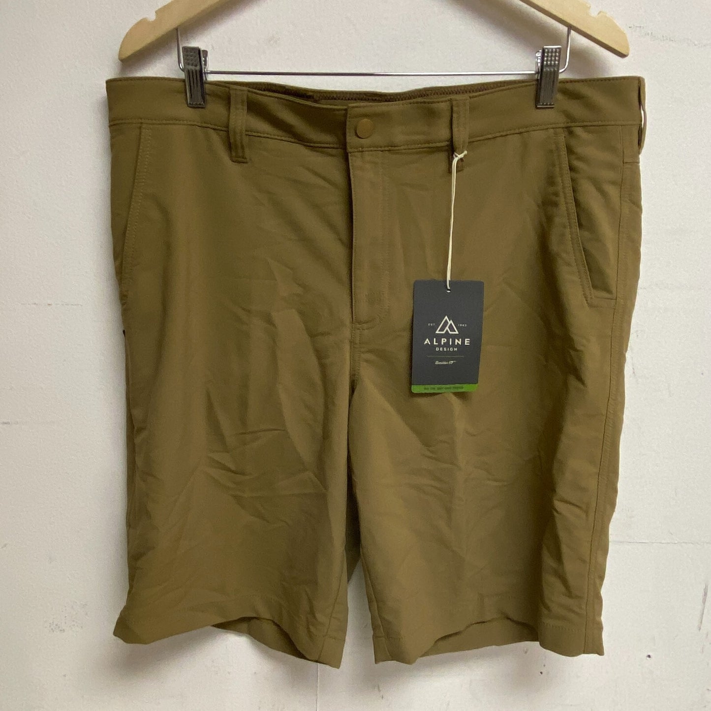 Alpine design Men's Flat Front Trailhead Tech Short Ermine ADM11803 Brand New
