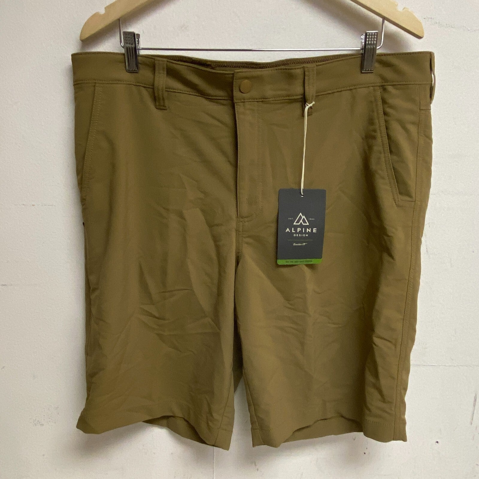 Alpine design Men's Flat Front Trailhead Tech Short Ermine ADM11803 Brand New